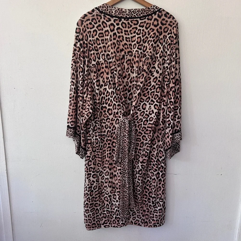 Soma Cool Nights Robe Women L/XL Pink Leopard Print Wrap Loungewear Mob Wife